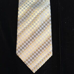 Kenneth Cole Gold and Silver Tie Elegant Accessory